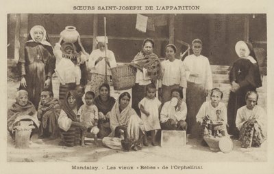 ビルマのマンダレーにあるセントジョセフ姉妹の運営する孤児院の住人たち（モノクロ写真 作： French Photographer