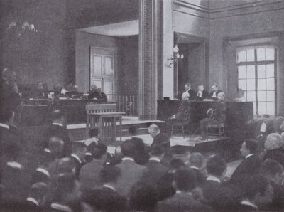 1899年、フランスのレンヌで反逆罪で誤って有罪判決を受けたフランス陸軍将校、アルフレッド・ドレフュスの事件の再審理 作： French Photographer
