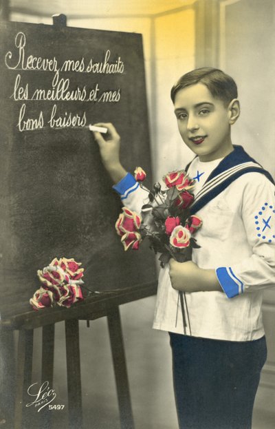 黒板に書き込む小学生（カラー写真 作： French Photographer