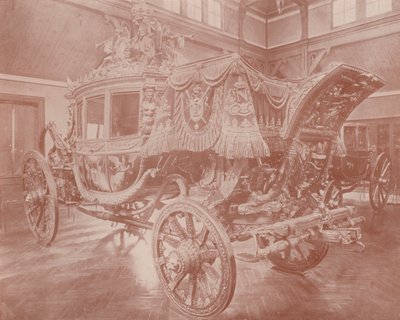 ヴェルサイユ宮殿の皇太子殿下の馬車（モノクロ写真 作： French Photographer