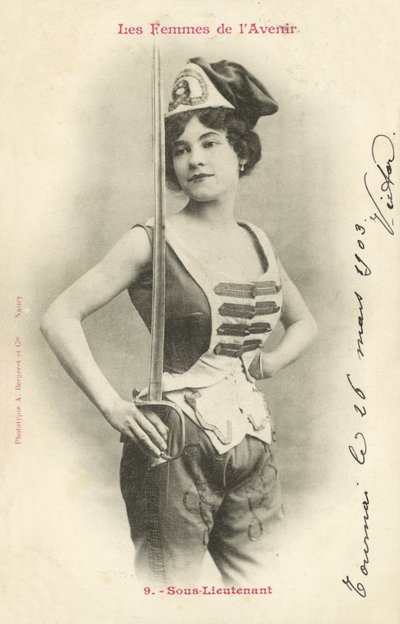 副中尉、未来の女 作： French Photographer