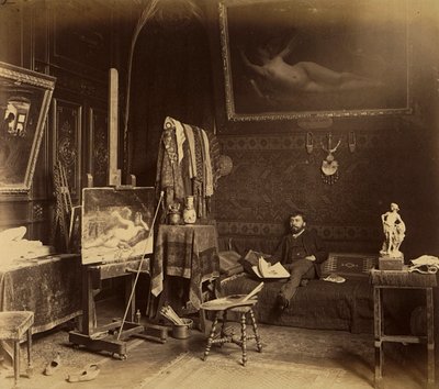 アトリエにいるトゥーロ画伯（モノクロ写真 作： French Photographer
