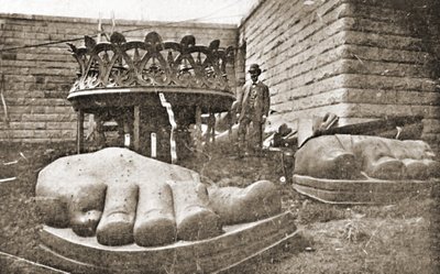 自由の女神の建設、足の詳細、1876年 作： French Photographer