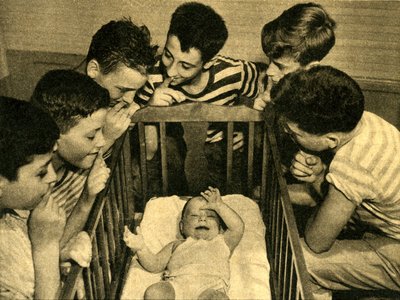 1948年2月22日、ジャンノハイン監督の週刊誌「Bonjour Dimanche-pour la famille」の「un」 作： French Photographer