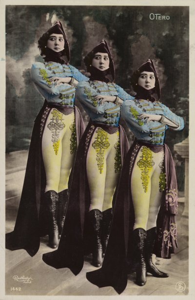 3人の同一の女性 作： French Photographer