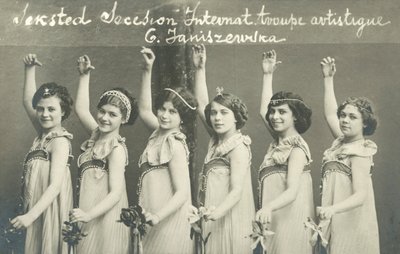 笑顔の若い女性ダンサーのロープ 作： French Photographer