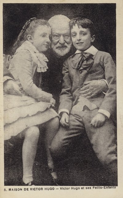 ヴィクトルユーゴー（1802〜1885年）、フランスの詩人、小説家、劇作家、孫と 作： French Photographer