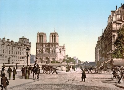 ノートルダム寺院の西側ファサード、およびパリのポンサンミッシェルのパブ。 c。1900 作： French Photographer