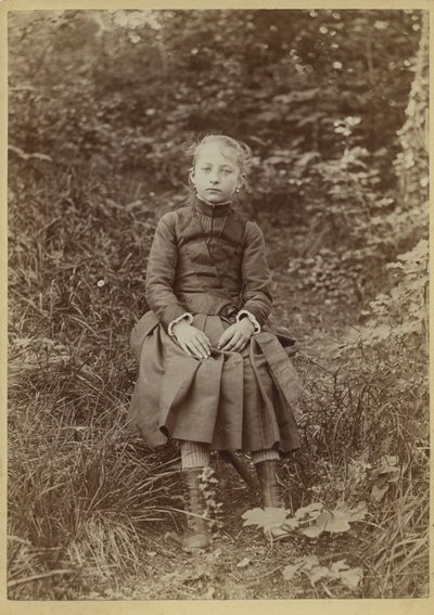 田舎の少女、フランス、1890年頃（モノクロ写真） 作： French Photographer