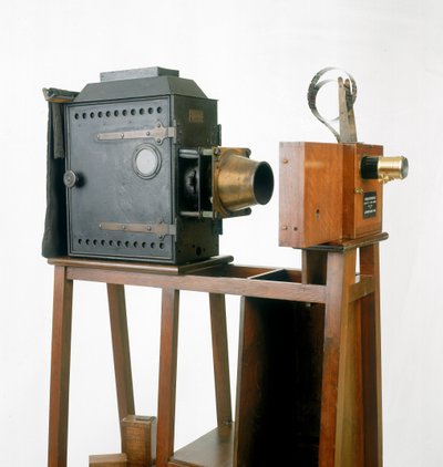 2umiereシネマトグラフ、1895年（木材および金属） 作： French School