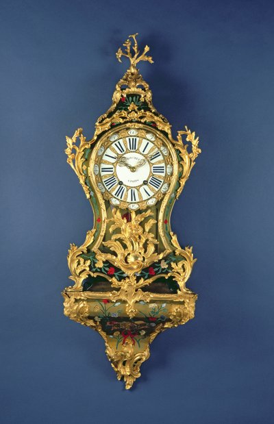 ルイ15世のブラケット時計、1745年頃（真鍮、オルモル、ステンドホーン、アイボリー） 作： French School