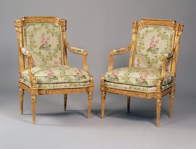 Delaisement、c.1780刻印されたルイ16世の一連の家具から作られたアームチェア2組（彫刻が施された金箔と室内装飾）（222393も参照） 作： French School