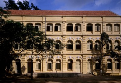 ベトナムのコロニアル建築。1898年に設立されたプギニエ修道士のキリスト教学校「プギニエスクール」のディテール、ミリタリースタイルの建築。 作： French School