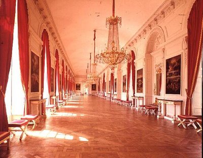 大トリアノンの右翼側の回廊（写真） 作： French School