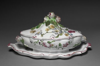 スタンド付きカバードソーストゥリーン、メーカーヴーヴペリン工場、c.1765 作： French School