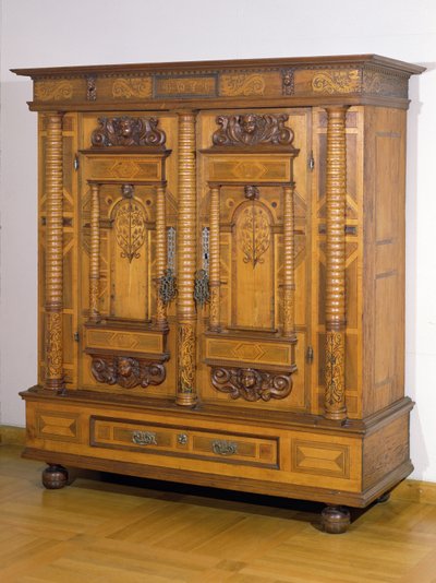 7列の食器棚c。 1665（木材と寄木細工） 作： French School