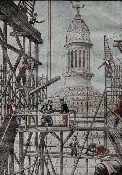 モンマルトルのバシリカのドーム建設の終わりを告げる足場のデモンストレーション。1899年12月17日、「ル・ペレラン」誌に掲載された写真。 作： French School