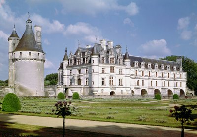 北西からのドンジョン、ボイエ城、グランデギャラリーの外観 作： French School