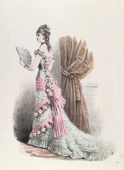 イブニングドレスとファンを持つ女性のファッションプレート、1877年（カラー彫刻） 作： French School
