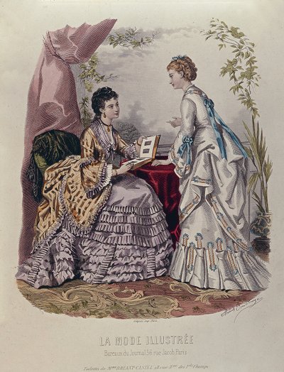 1872年にMme Breant-Castelがデザインしたドレスを着た女性が写真アルバムを見ているファッションプレート 作： French School