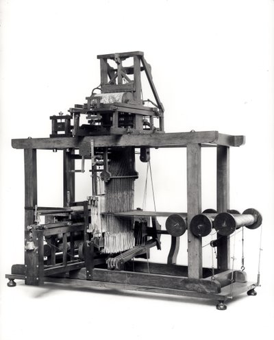 ジャックドヴォカンソン（1709-82）c.1745によって発明された最初の完全に自動化された織機 作： French School
