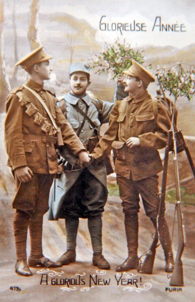 Glorieuse Année - studio posed WWI French postcard 作： French School