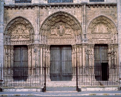 ゴシック建築：西側ファサードの王家の門や大扉。カテドラル・ノートルダム・ド・シャルトル（ウールとロワール）。 作： French School