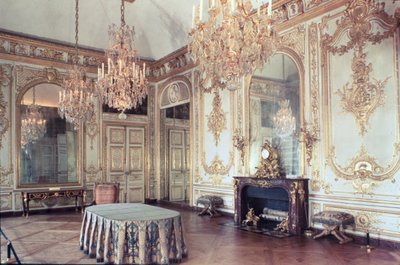 評議会会議室1701-55の内部 作： French School