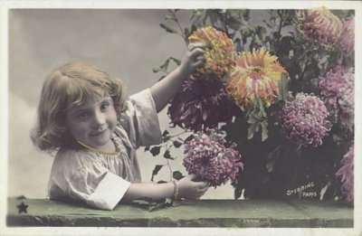 花を持つ少女（カラー写真 作： French School