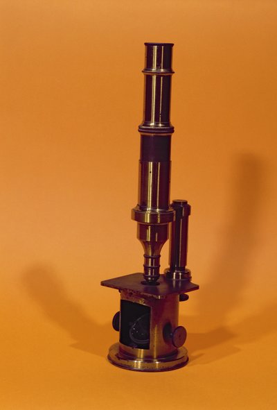 ルイパスツール（1811-95）付属の顕微鏡（金属） 作： French School