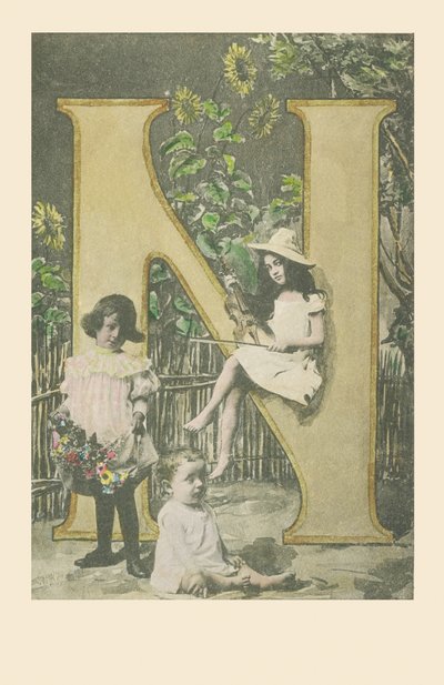 N：バイオリンを持っている女の子、花を持っている別の女の子、座っている赤ちゃん 作： French School