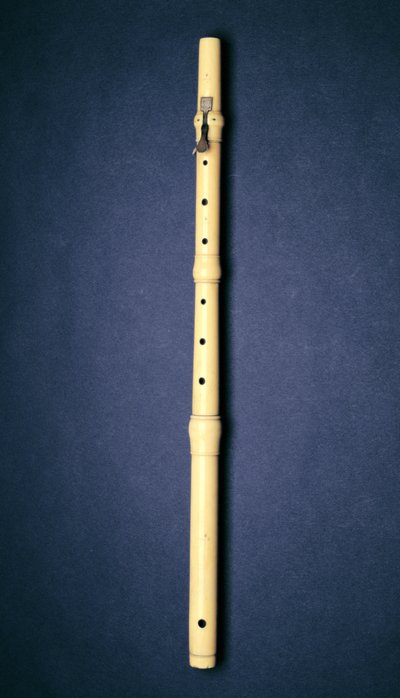 1725年頃、パリのナウスト作の片耳フルート 作： French School