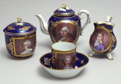 ルイ16世（1754-93年）とマリーアントワネット（1755-93年）の肖像画をフィーチャーしたティーサービスの一部、フランス、セーヴル、1789年頃（磁器） 作： French School