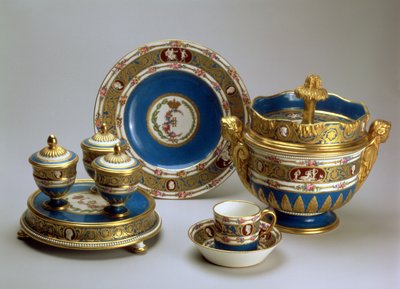 プラドメナージュ、皿、カップ、ソーサー、ブルーカメオサービスのアイスクリームボウル、セーヴル、1778-9年（ソフトペースト磁器） 作： French School