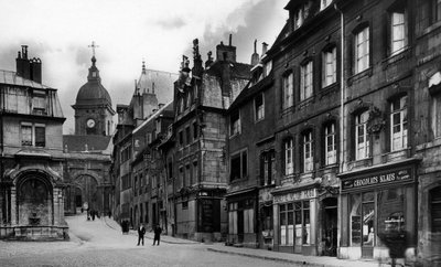 サンカンタンの噴水とヴィクトル・ユーゴーの生家を描いたポストカード、1910年頃（リソ） 作： French School