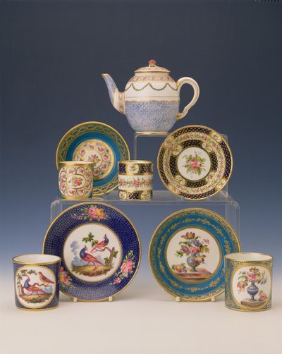 ティーポット、プレート、カップの選択、1770年頃（磁器） 作： French School