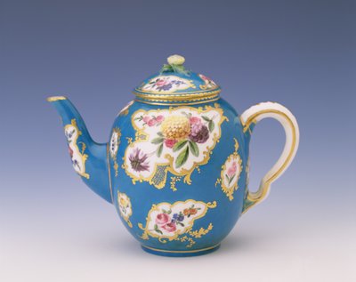 ブルーセレステ地のセーヴルティーポット、1766年（磁器） 作： French School