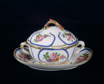 セーヴルボウルアンドプレート、1764（磁器） 作： French School
