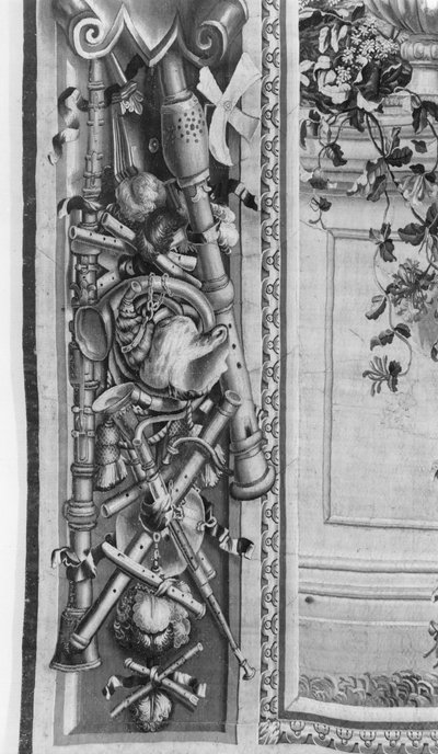 季節のタペストリー、ボーダー、楽器、1670年頃、ゴブラン工場（詳細） 作： French School