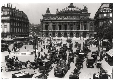 パリオペラハウスの前の交通、1890-99年 作： French School