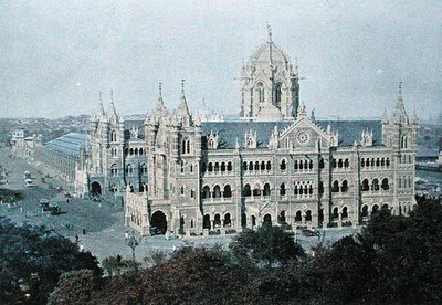 ボンベイのヴィクトリア・ターミナス、ギロットの彫刻、1910年頃（カラーリトグラフ） 作： French School