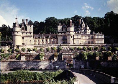 1480年以前にアントワーヌドブイユのために建てられたシャトーデュッセの眺め 作： French School