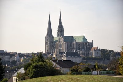 シャルトル大聖堂と街の風景 作： French School