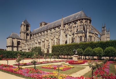 1200〜60年に建てられた聖エティエンヌ大聖堂の身廊の景色 作： French School