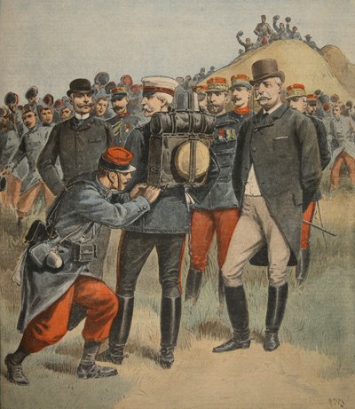 軍の操作：コンノート公爵が兵士のバッグをテストする、Le Petit Journalからのイラスト：サプリメントイラスト、1898年10月2日 作： French School