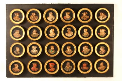 24人のドラフトマンの肖像メダイヨン（木地にカラージェッソ・デュロを塗布したもの）のコレクション。 作： Friedrich (after) Hagenauer