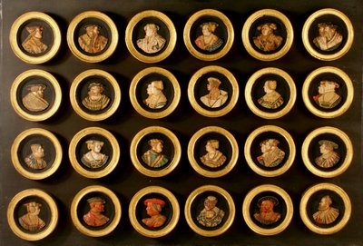 24人のドラフトマンの肖像メダイヨン（木地にカラージェッソ・デュロを塗布したもの）のコレクション。 作： Friedrich (after) Hagenauer