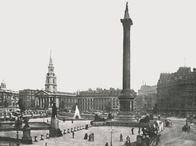 トラファルガースクエア、ロンドン、1895年。 作： Frith and Co