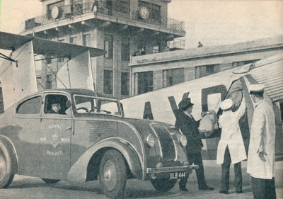 クロイドン空港のインペリアルエアウェイズライナーでのメールの読み込み、c1936 c1937 作： GPO