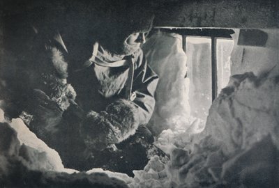 アデア岬の小屋の窓からのドリフトの解消、1913年、1913年 作： G. Murray Levick